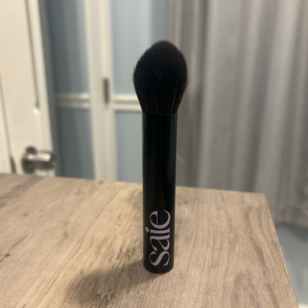 Saie Sleek Black Makeup Brush